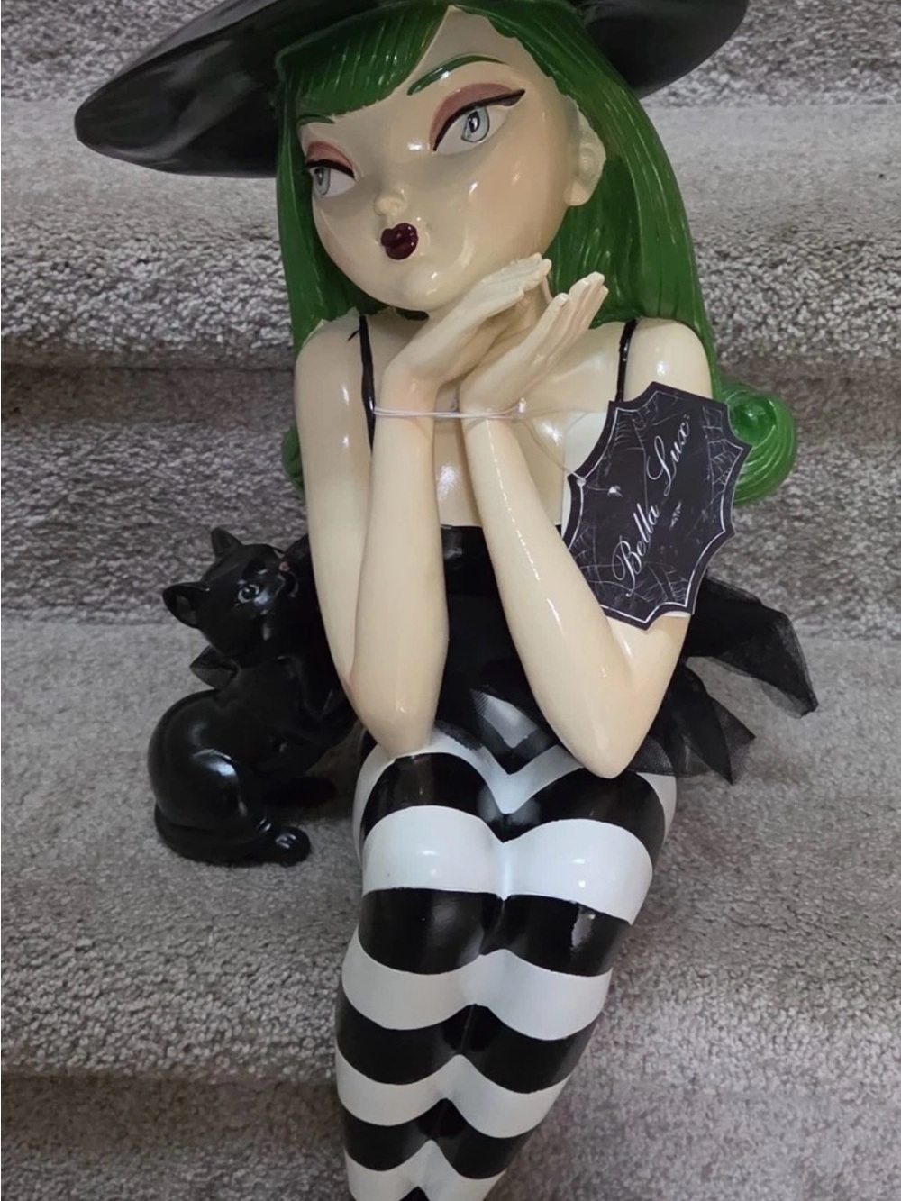NWT  Viral Halloween Bella Lux Green Haired Witch Shelf with Cat Figurine